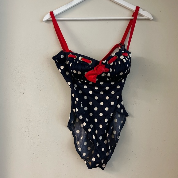 Vintage Style Polka Dot Swimsuit - Picture 2 of 5